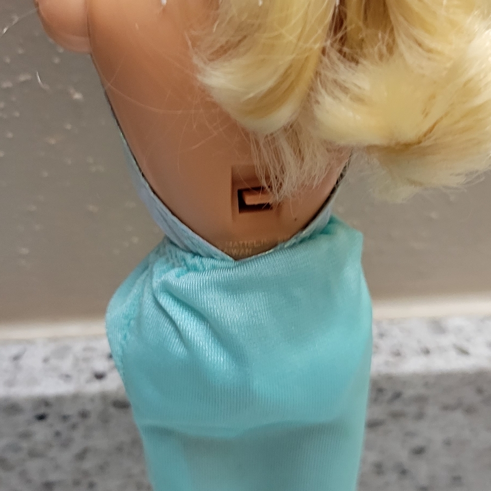 Magic Moves Barbie - Picture 3 of 5